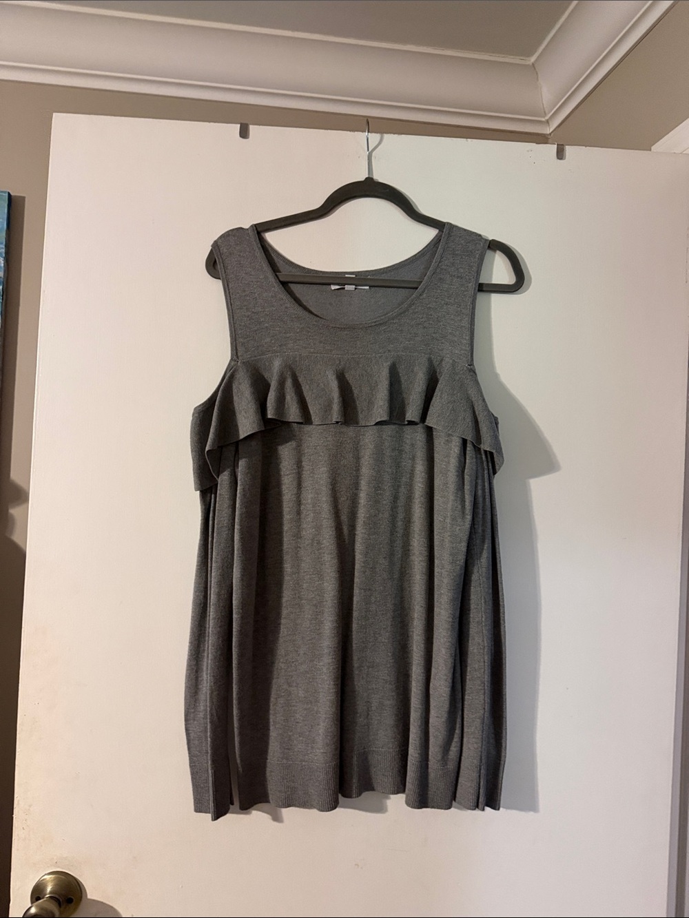 Gorgeous never wornCalvin Klein cold shoulder Women’s  Ruffle Knit Top - Gray